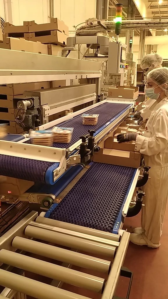 MG Tech layout of manual case packing station