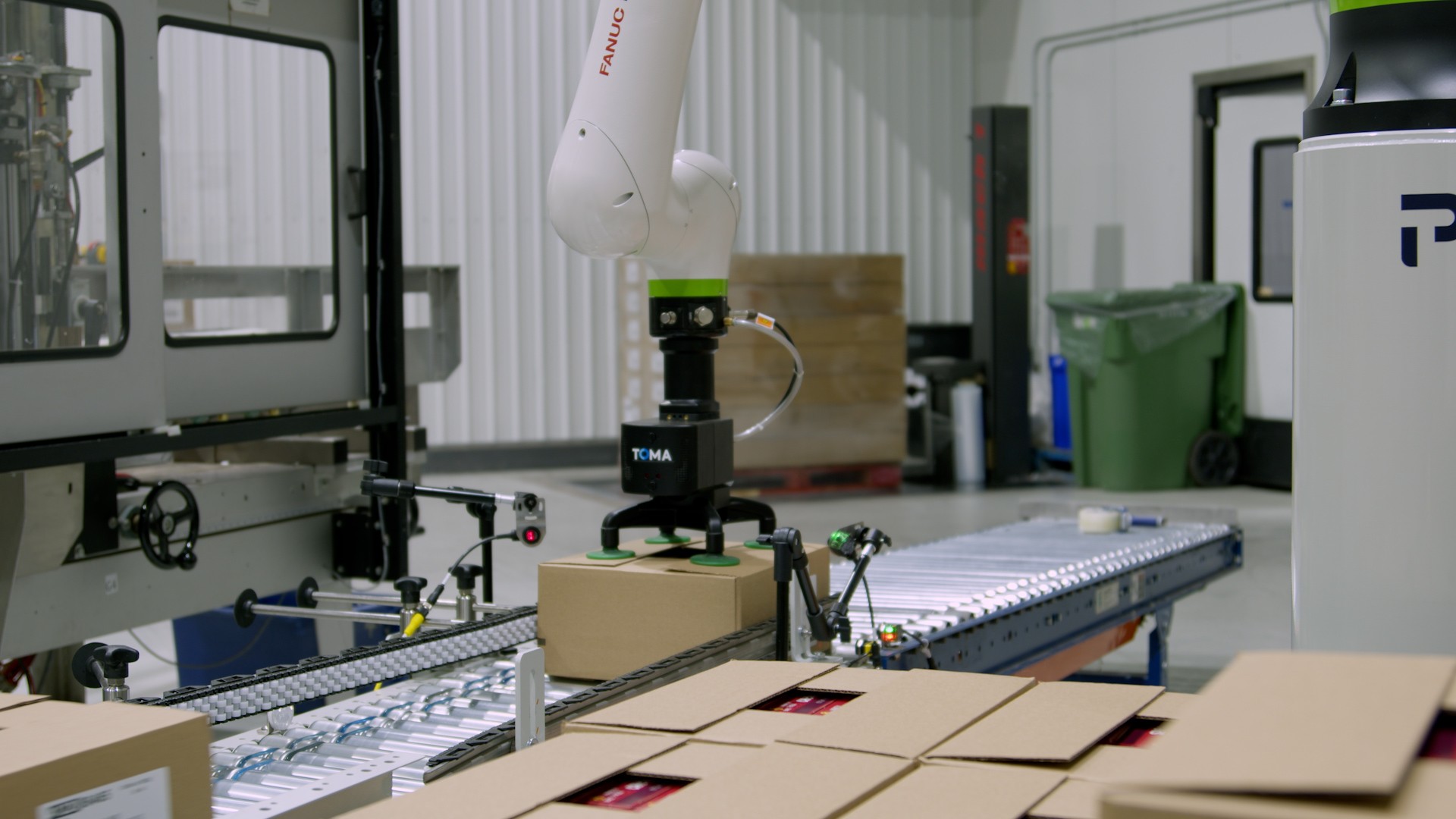 TOMA cobot palletizer - MG Tech x Premier Tech