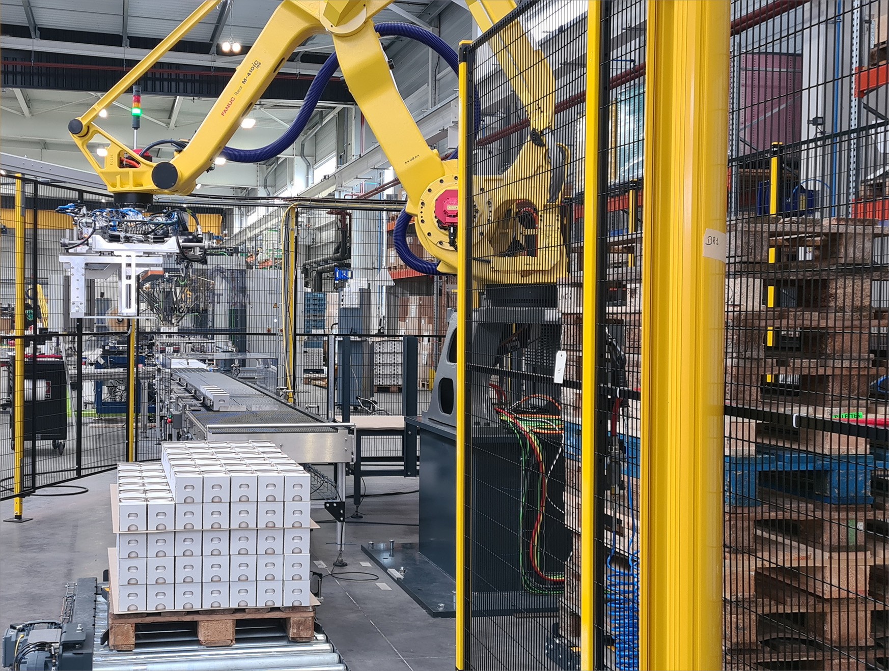 MG TECH PALLETIZER FOR DAIRY PRODUCTS