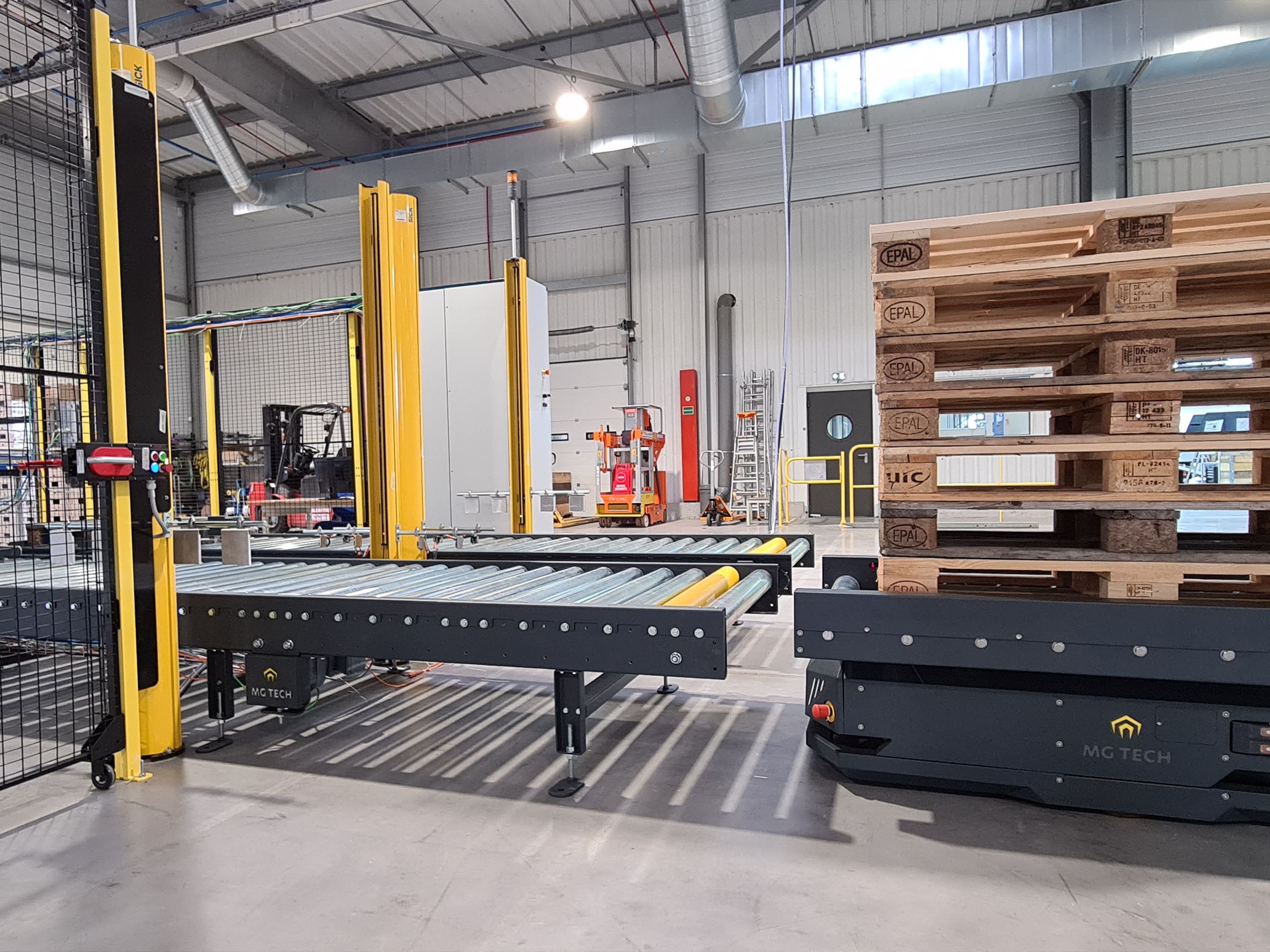 MG Tech PL-R100 robotic palletizer